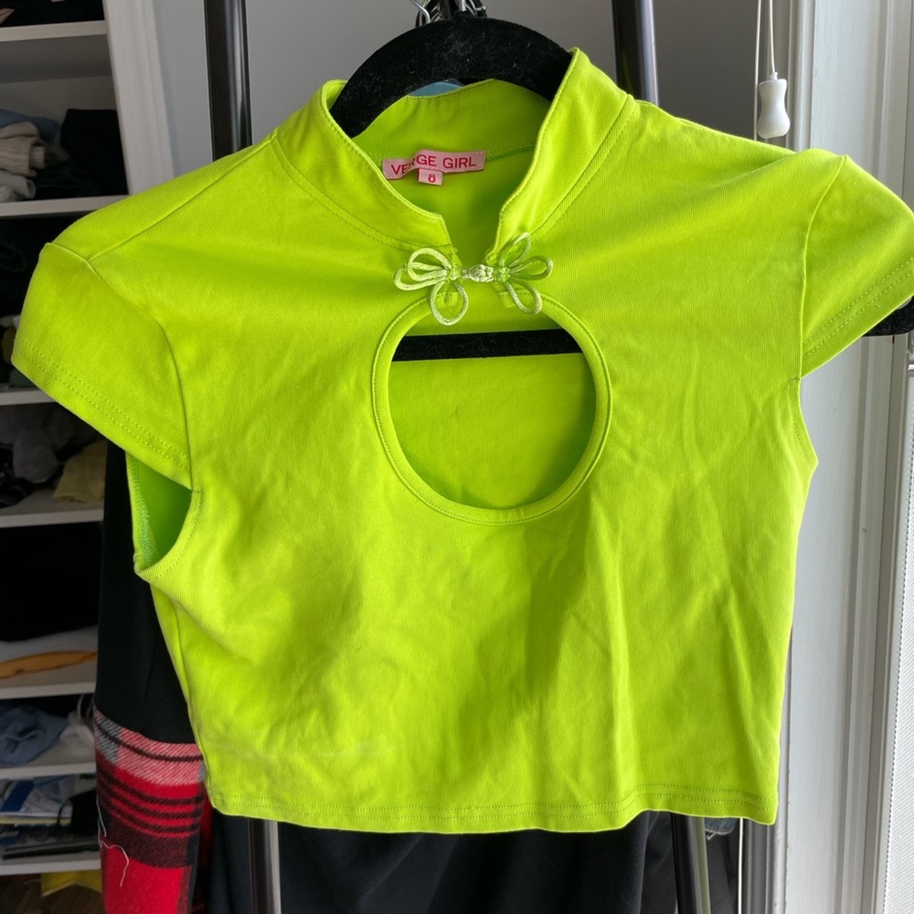 Keyhole top - Picture 2 of 3